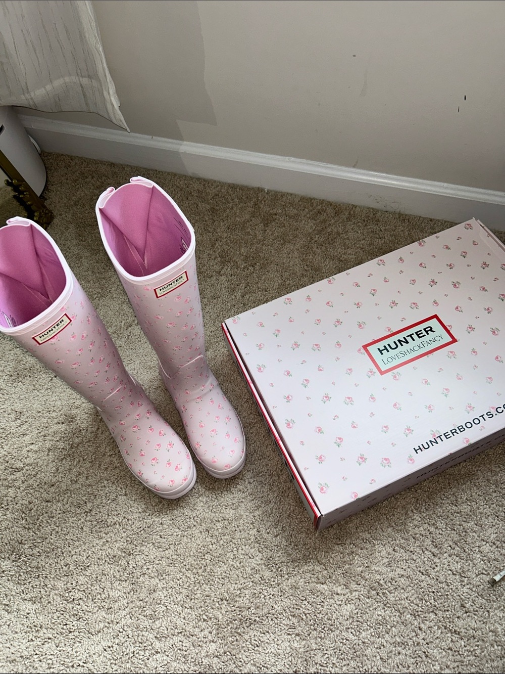 Hunter *LoveFancyShack rain boots. Size 8 - Picture 15 of 17